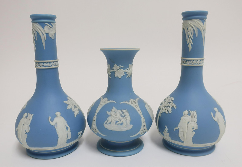 Image 2 of lot 3 Wedgwood Jasper Dip Vases