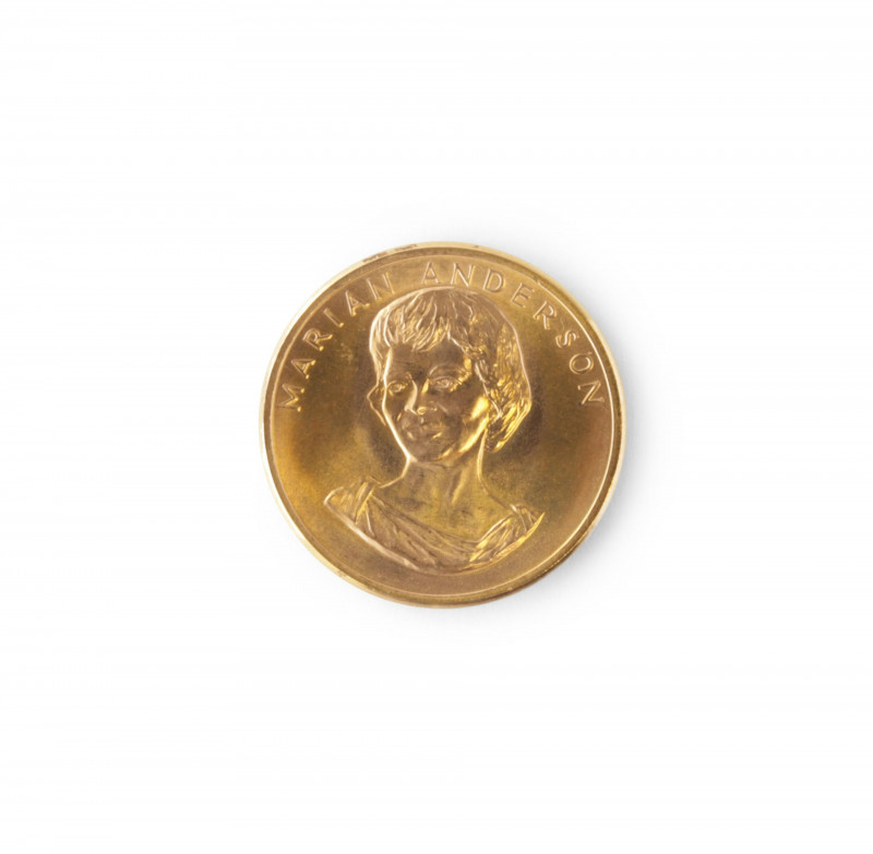 Image 1 of lot 216k Gold American Arts Commemorative Medallion