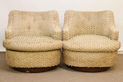Image for Lot Pair of Dunbar Style Mahognay Swivel Club Chairs