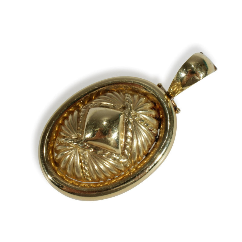 Image 1 of lot 22K Yellow Gold Oval Pendant