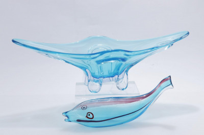Title Modern Blue Art Glass Bowl and Fish / Artist