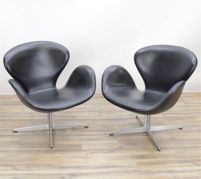 Image for Lot Pair of Arne Jacobsen Swan Lounge Chairs