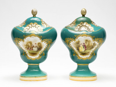 Image for Lot Pair of Coalbrookdale Porcelain Pot-Pourri Vases and Covers