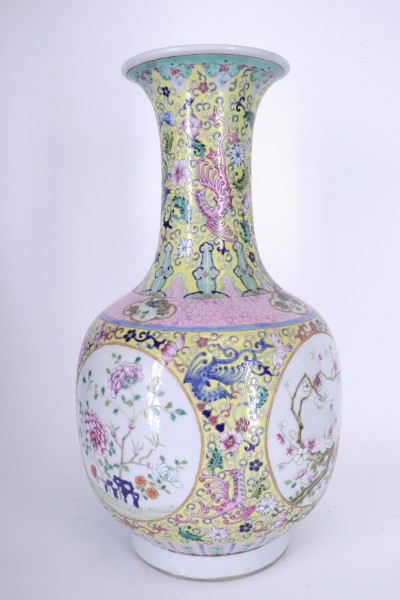 Image for Lot Large Chinese Porcelain Vase