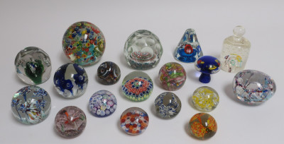 Image for Lot Glass Paperweights: Millefiori and Similar Designs