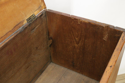 Image 6 of lot 19C Chestnut and Pine Lift Top Blanket Chest