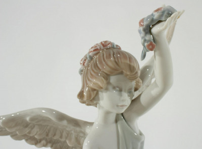 Image 2 of lot 3 Lladro Victory, Angel & Young Boy