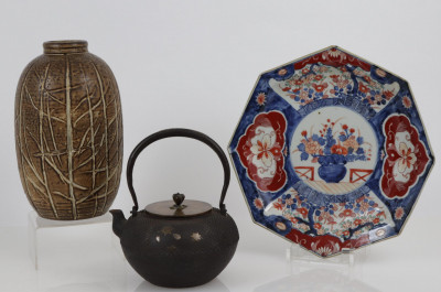 Image for Lot Japanese Iron Teapot and Imari Octagonal Plate