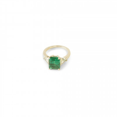 305 ct Emerald  Diamond Ring