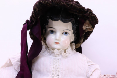 Image 2 of lot 'Geraldine' Doll  Clothing German 19th C