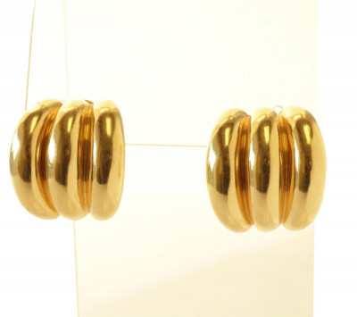 Image for Lot Pair of 18k Yellow Gold Banded Earrings