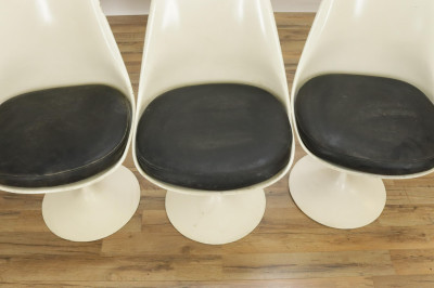 Image 5 of lot 3 Eero Saarinen for Knoll Tulip Chairs 1985