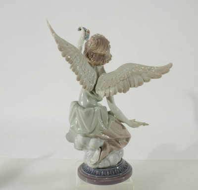 Image 3 of lot 3 Lladro Victory, Angel & Young Boy