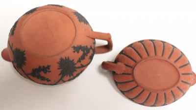 Image 3 of lot 2 Wedgwood Rosso Antico Creamers
