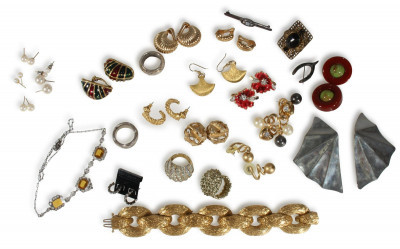 Image for Lot Group of Costume Jewelry