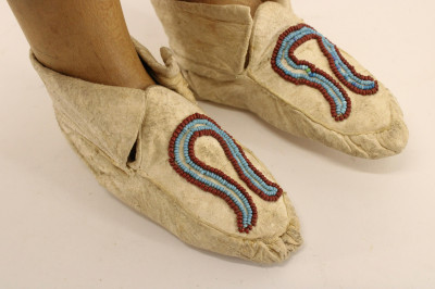 Image 3 of lot 2 Pair Native American Child&apos;s Moccasins