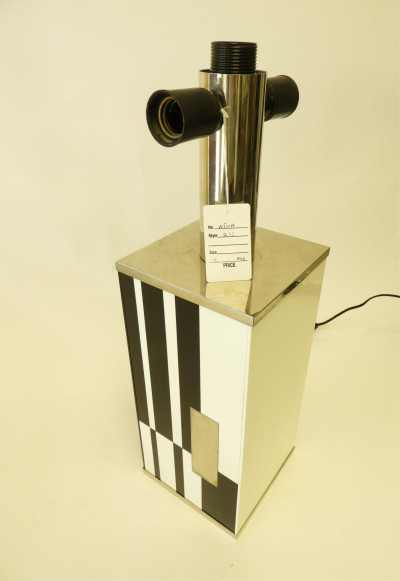 Image 3 of lot 1970&apos;s Chrome and Back & White Lucite Lamp
