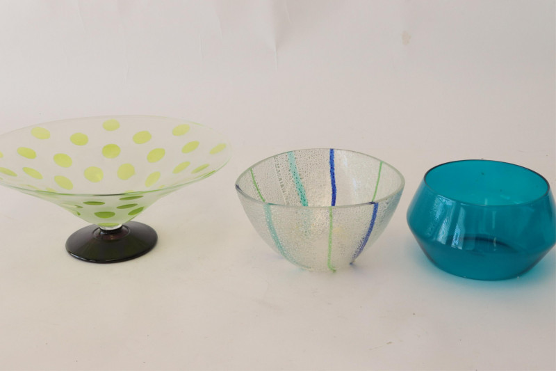 Image 8 of lot 14 Colored Glass Bowls, Trays, Dishes & Vase