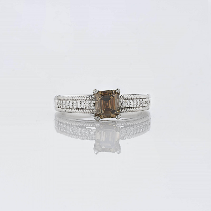 Image 1 of lot 1.06 ct Chameleon Diamond Ring