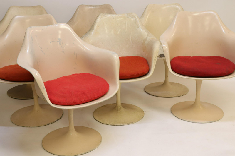 Image 8 of lot 13 Eero Saarinen for Knoll Fiberglass Swivel Chair