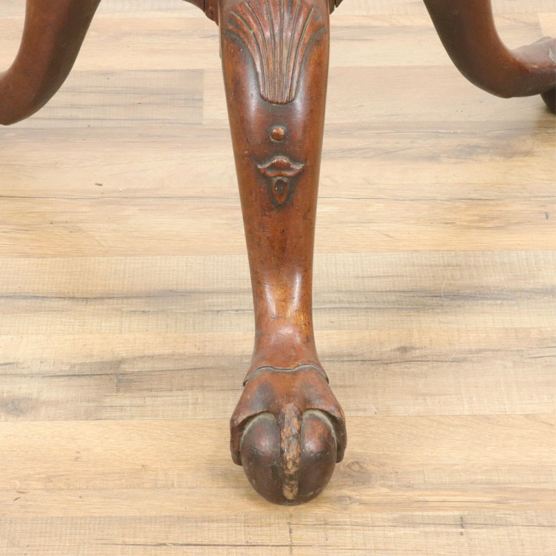 Image 4 of lot 18/19C Tilt Top Tea Table With Shell Carved Knees