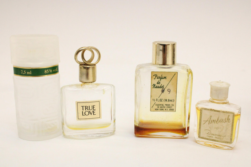 Image 2 of lot 20 Perfume Bottles, Schiaparelli, Arpege, Lalique