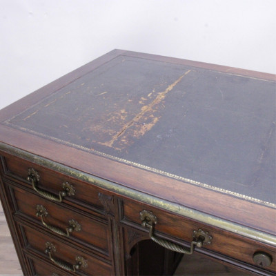 Image 6 of lot 19th C. Victorian Rosewood Kneehole Desk