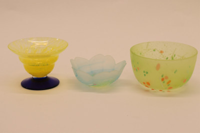 Image 8 of lot 28 Colored Glass Stems & Bowls