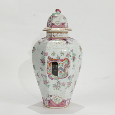 Image for Lot Paris Porcelain Chinese Export Style Covered Urn