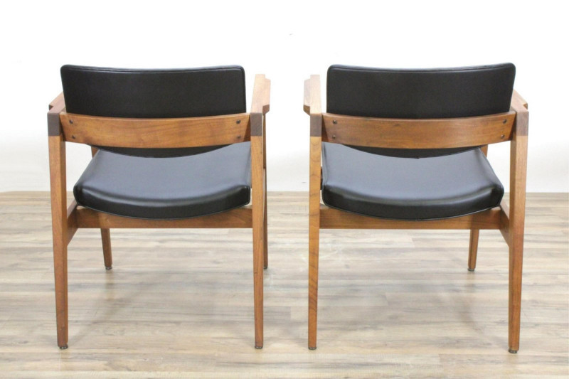 Image 4 of lot 4 Midcentury Modern Chairs by Gunlocke