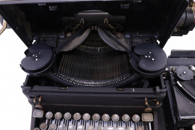 Image 5 of lot 3 Typewriters; Royal Underwood Porto