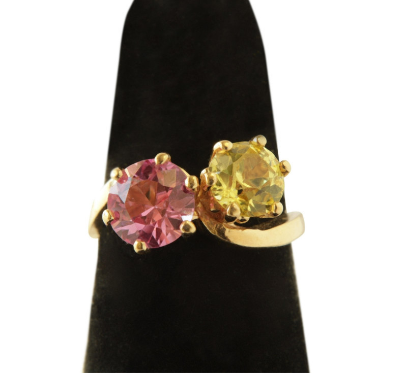Image 1 of lot 2.93 ct Pink & Yellow Sapphire Ring
